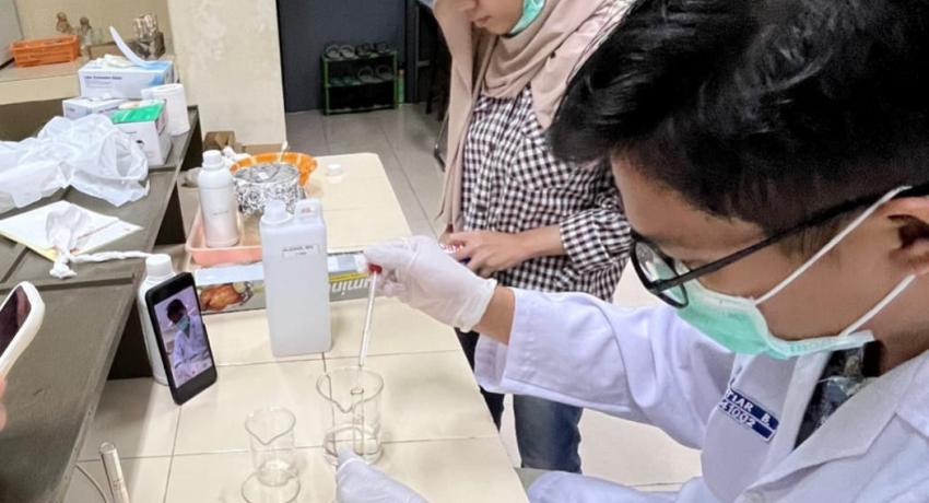 UNY Students Turn Orange Peel Waste into Eco-Friendly Bioadsorbent for Batik Effluent