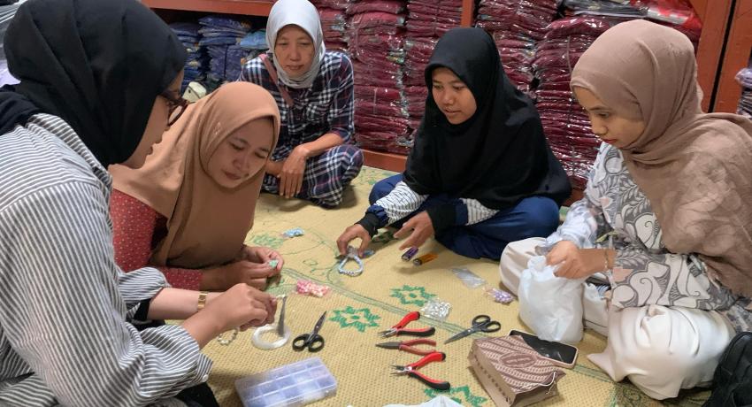 UNY Students Empower Women Through Eco-Friendly Prayer Bead Production
