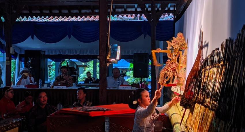 Female Participant Shines at UNY's  Festival Dalang Cilik 2025