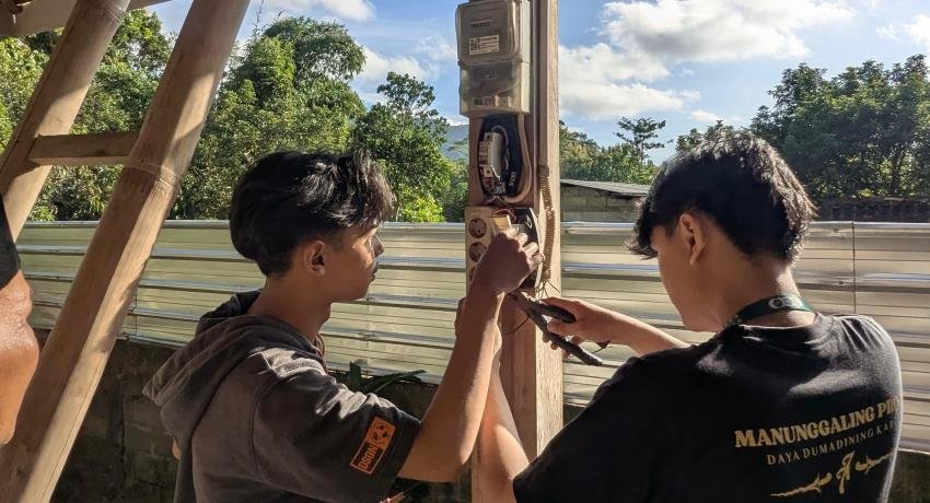 UNY PLK Students Introduce Automatic Street Lighting System to Promote an Energy-Efficient Hamlet in Karangasem