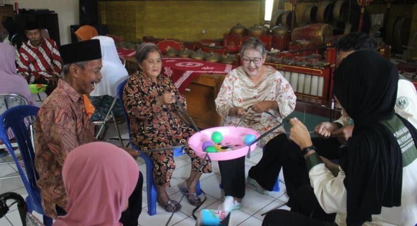 UNY Students Promote Active Aging and Injury Prevention for the Elderly